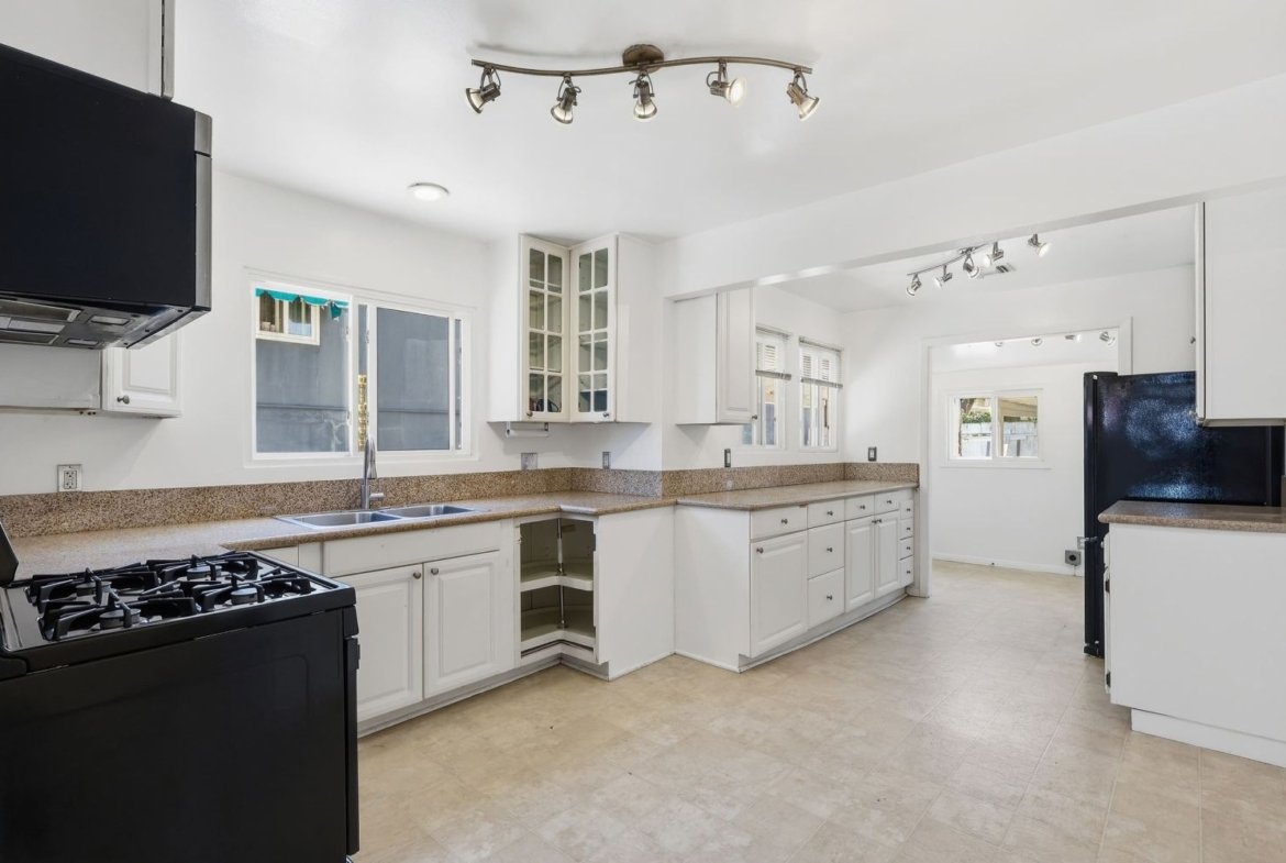 1668 Anaheim Street, Harbor City Casa Bella Realty Group